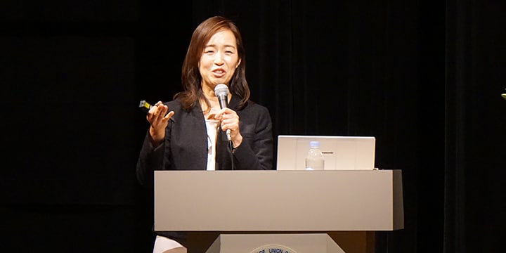 パネルに先だち基調講演で話す首藤氏