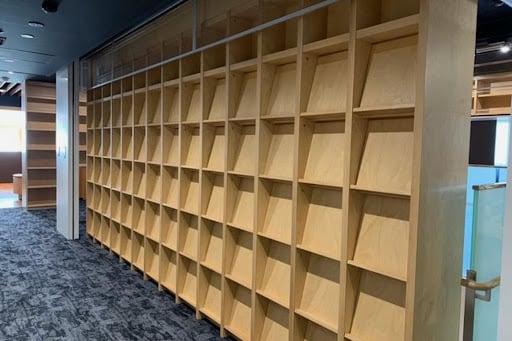 吹き抜け書架裏面（区HPより）