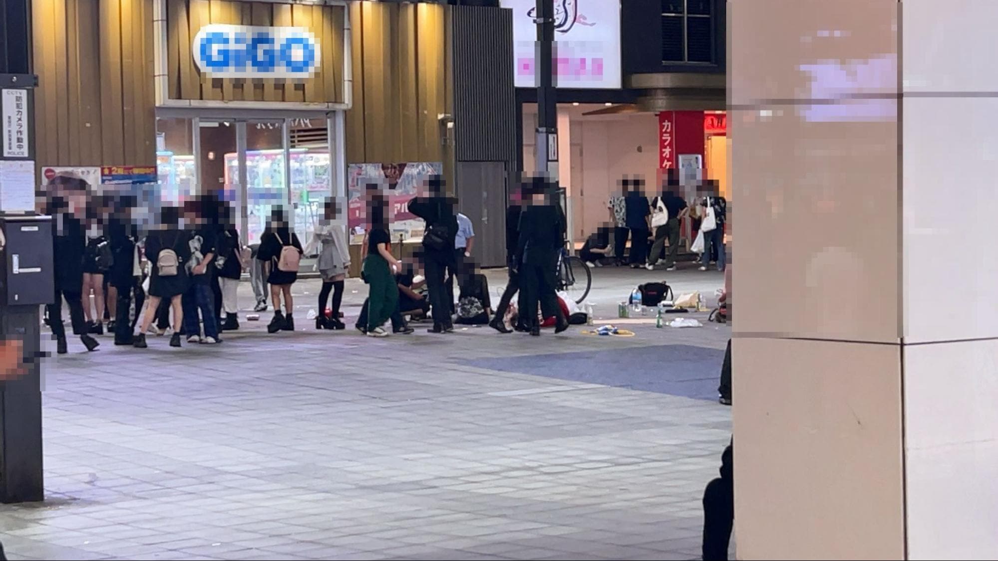 広場にあつまる人たち（2022年7月上旬/富岡悠希撮影）